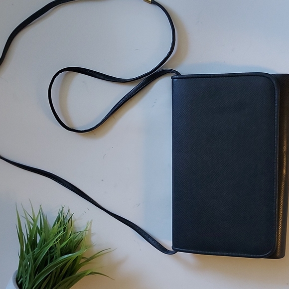 Fiona Handbags - ✨️HP✨️Black Clutch/Purse